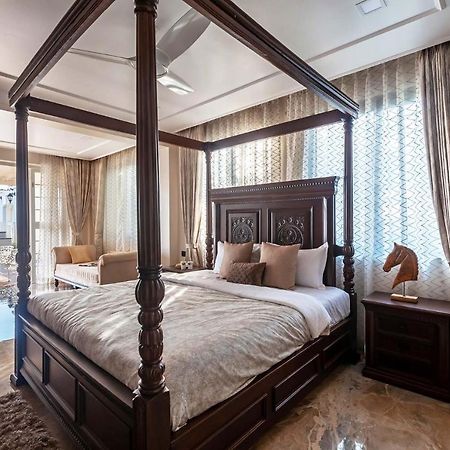 Stayvista'S Lake La Vie - Tranquil Lake-View Villa Amidst Farmland With Pool And Poolside Gazebo - Proximity To Sula Nashik Extérieur photo