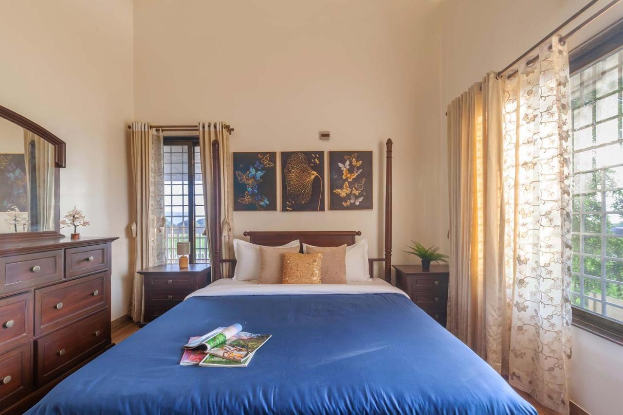 Stayvista'S Lake La Vie - Tranquil Lake-View Villa Amidst Farmland With Pool And Poolside Gazebo - Proximity To Sula Nashik Extérieur photo